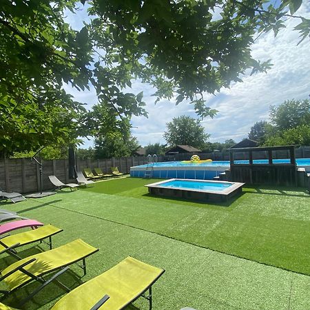 Camping Familial Les Chalets D'Uza Luaran gambar
