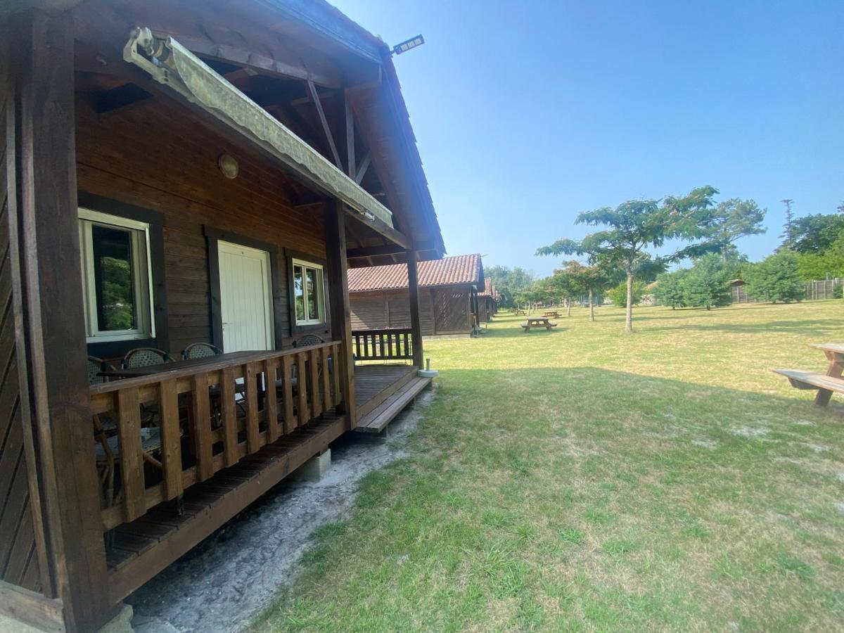 Camping Familial Les Chalets D'Uza Luaran gambar