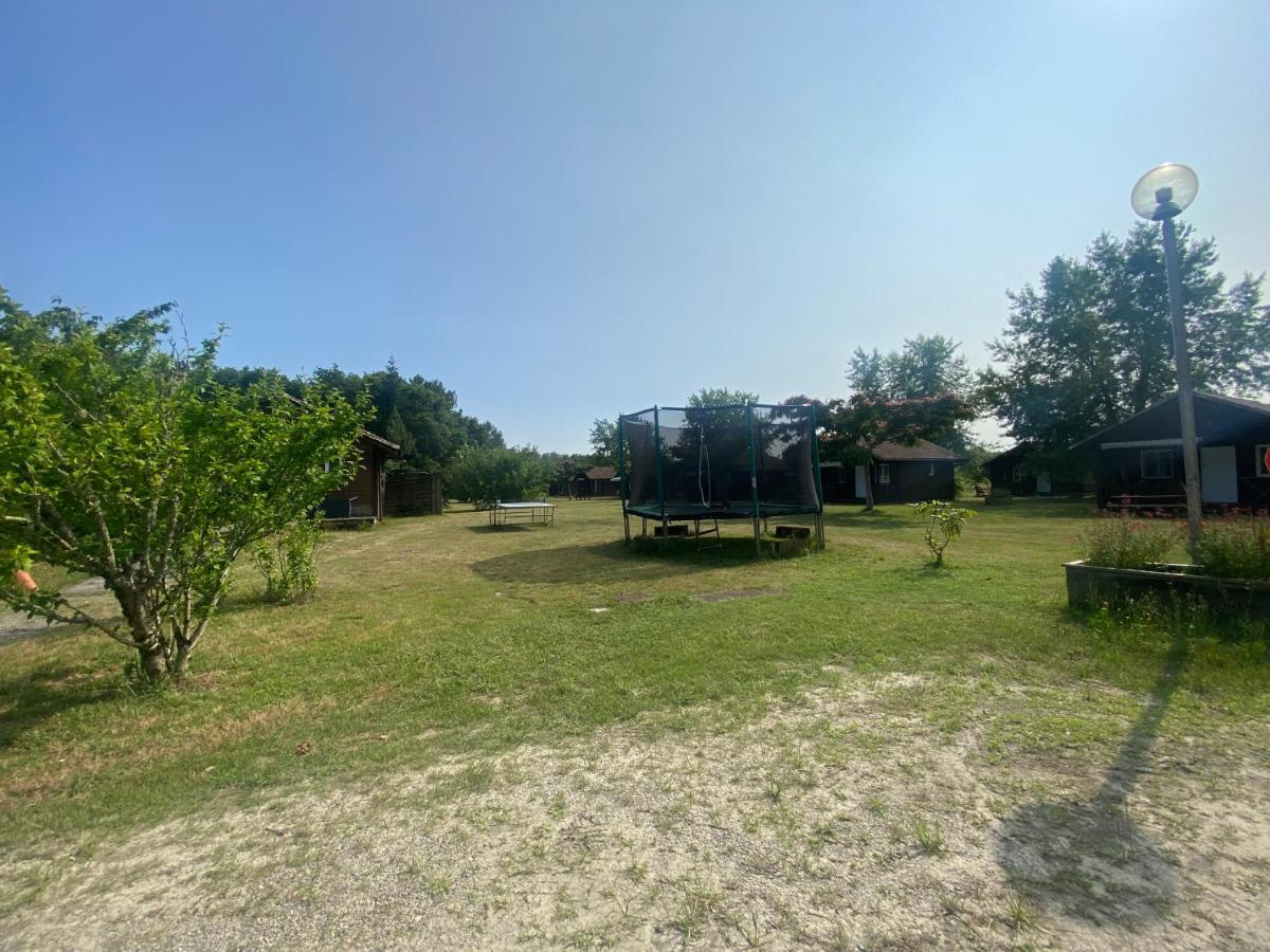 Camping Familial Les Chalets D'Uza Luaran gambar