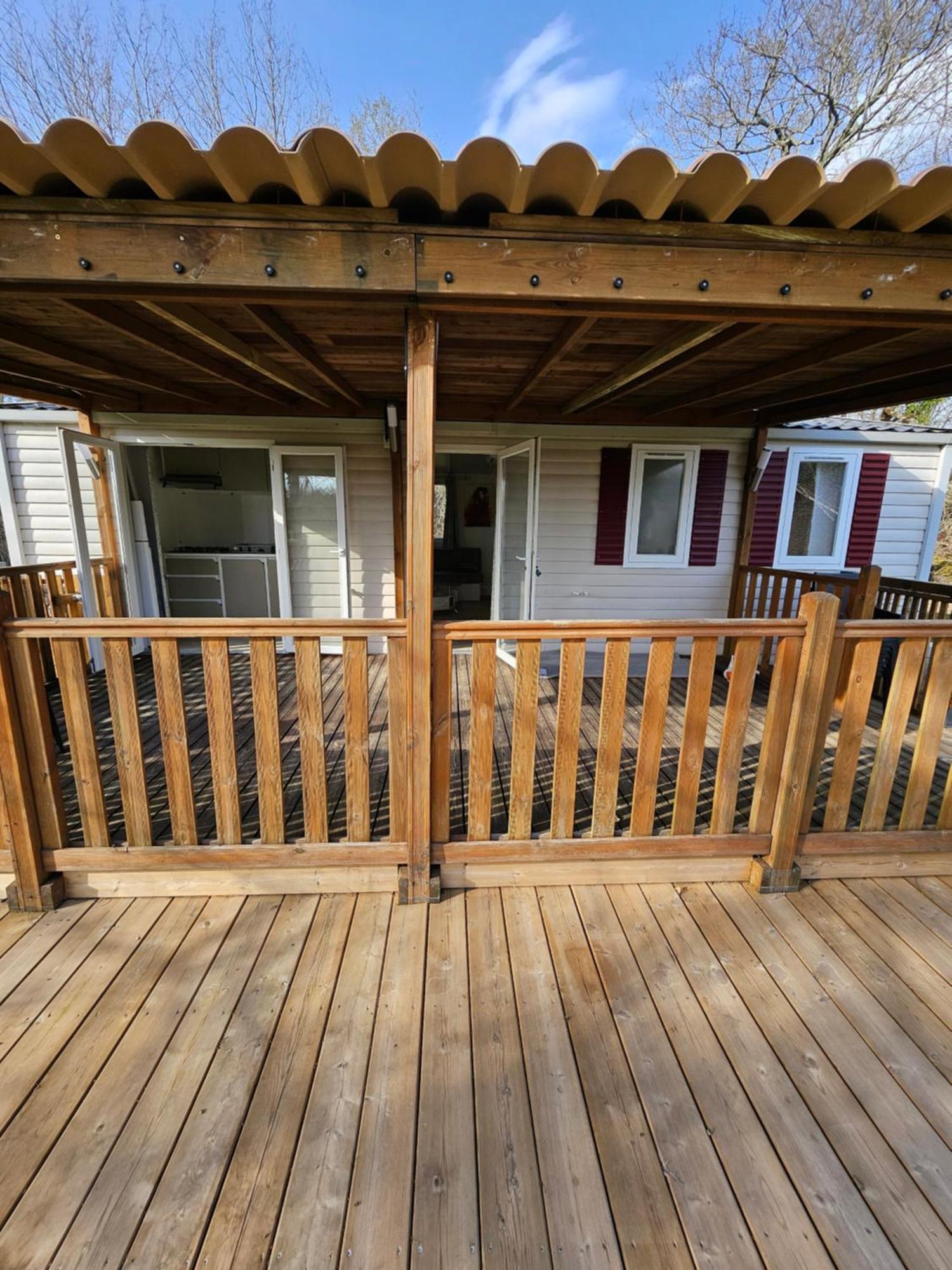 Camping Familial Les Chalets D'Uza Luaran gambar