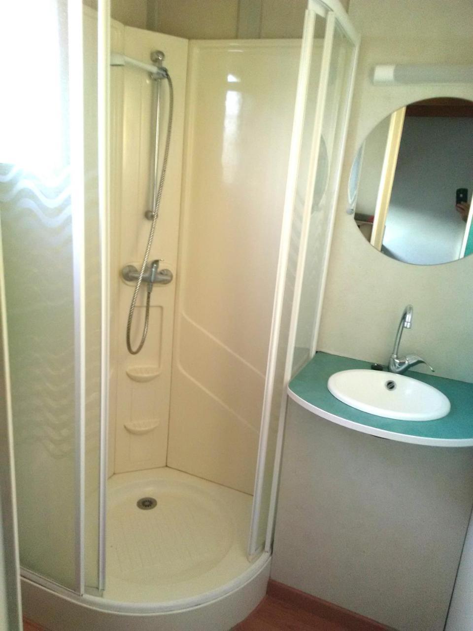Camping Familial Les Chalets D'Uza Luaran gambar