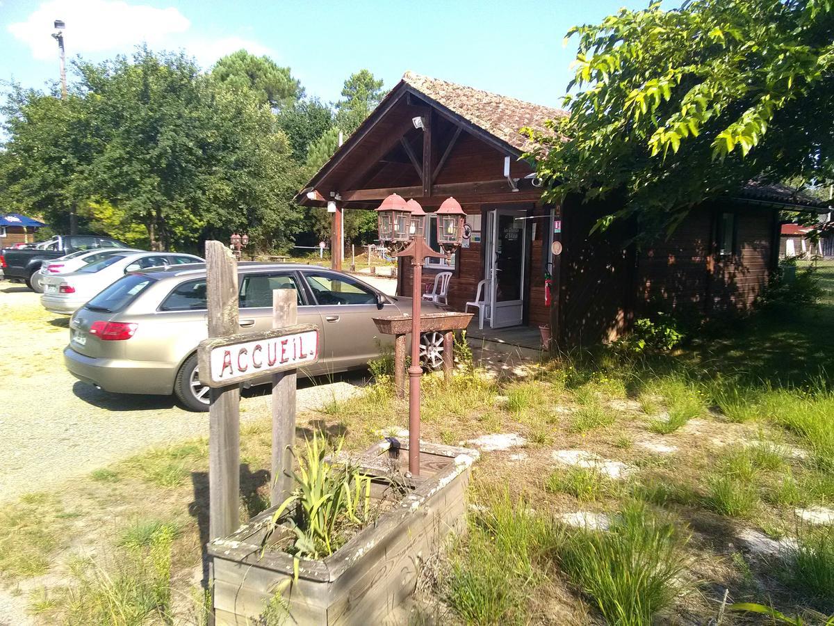 Camping Familial Les Chalets D'Uza Luaran gambar