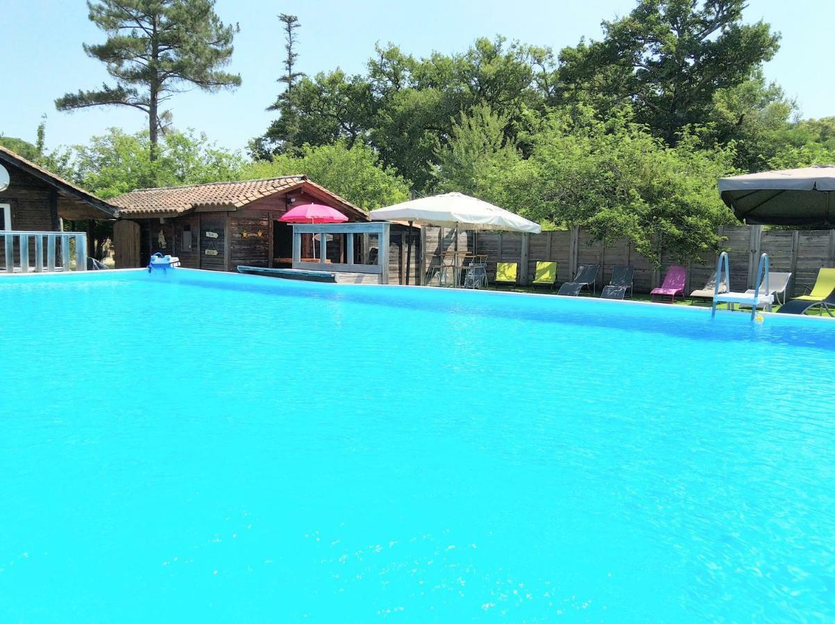 Camping Familial Les Chalets D'Uza Luaran gambar